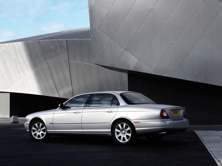  Jaguar XJ8 L 2005 года  (фото 10 из 63)